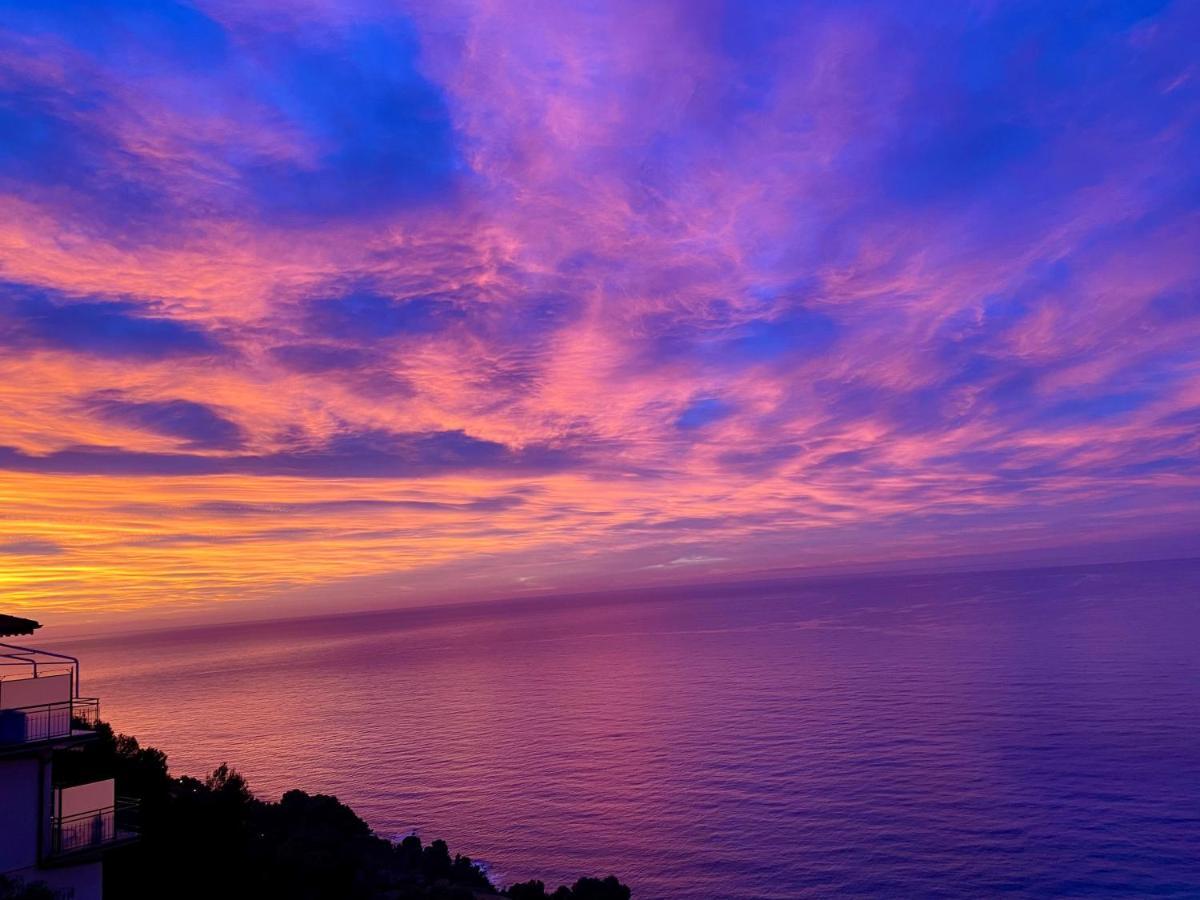 Kiss Of Sea - Balzi Rossi & Baia Beniamin Apartman Ventimiglia Kültér fotó