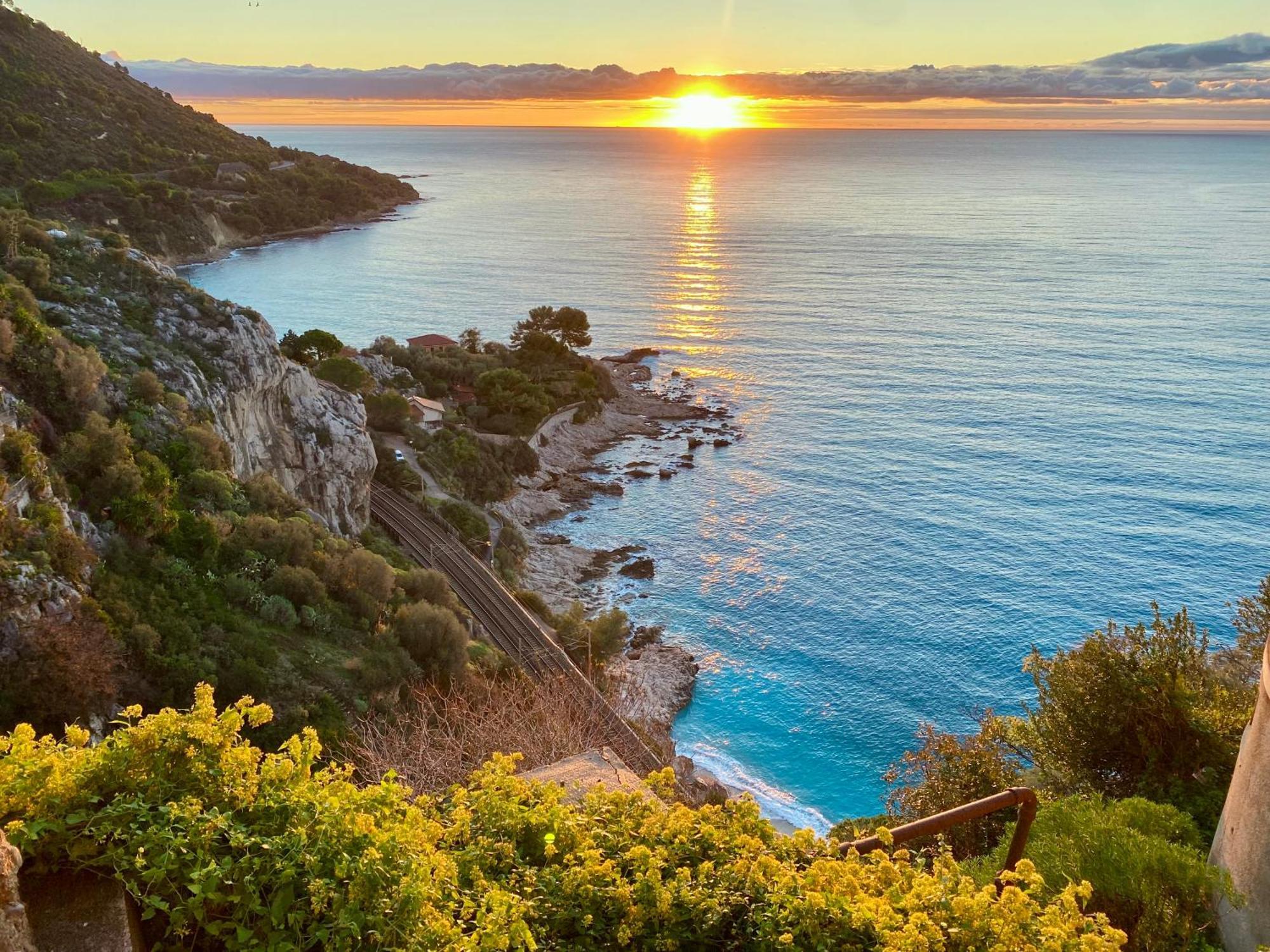 Kiss Of Sea - Balzi Rossi & Baia Beniamin Apartman Ventimiglia Kültér fotó