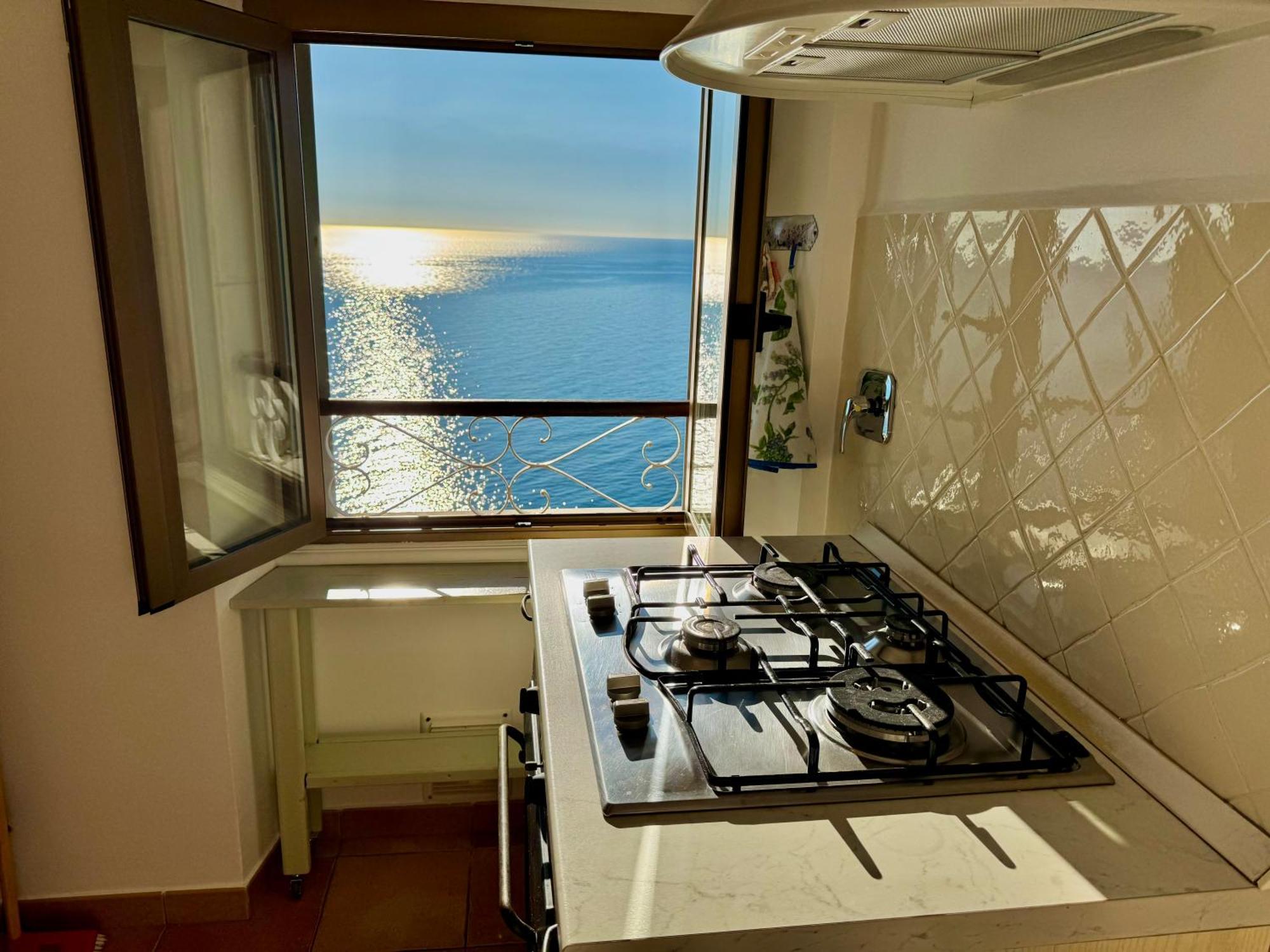Kiss Of Sea - Balzi Rossi & Baia Beniamin Apartman Ventimiglia Kültér fotó