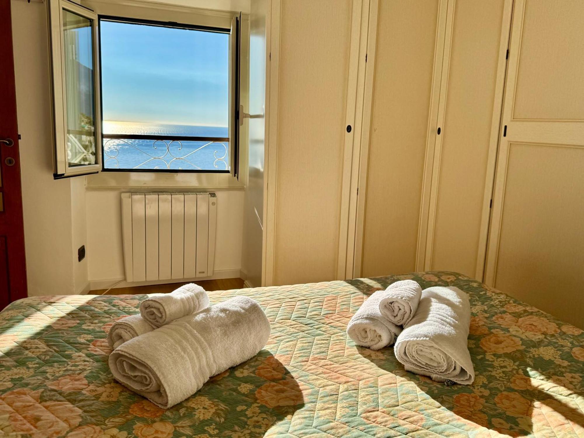 Kiss Of Sea - Balzi Rossi & Baia Beniamin Apartman Ventimiglia Kültér fotó