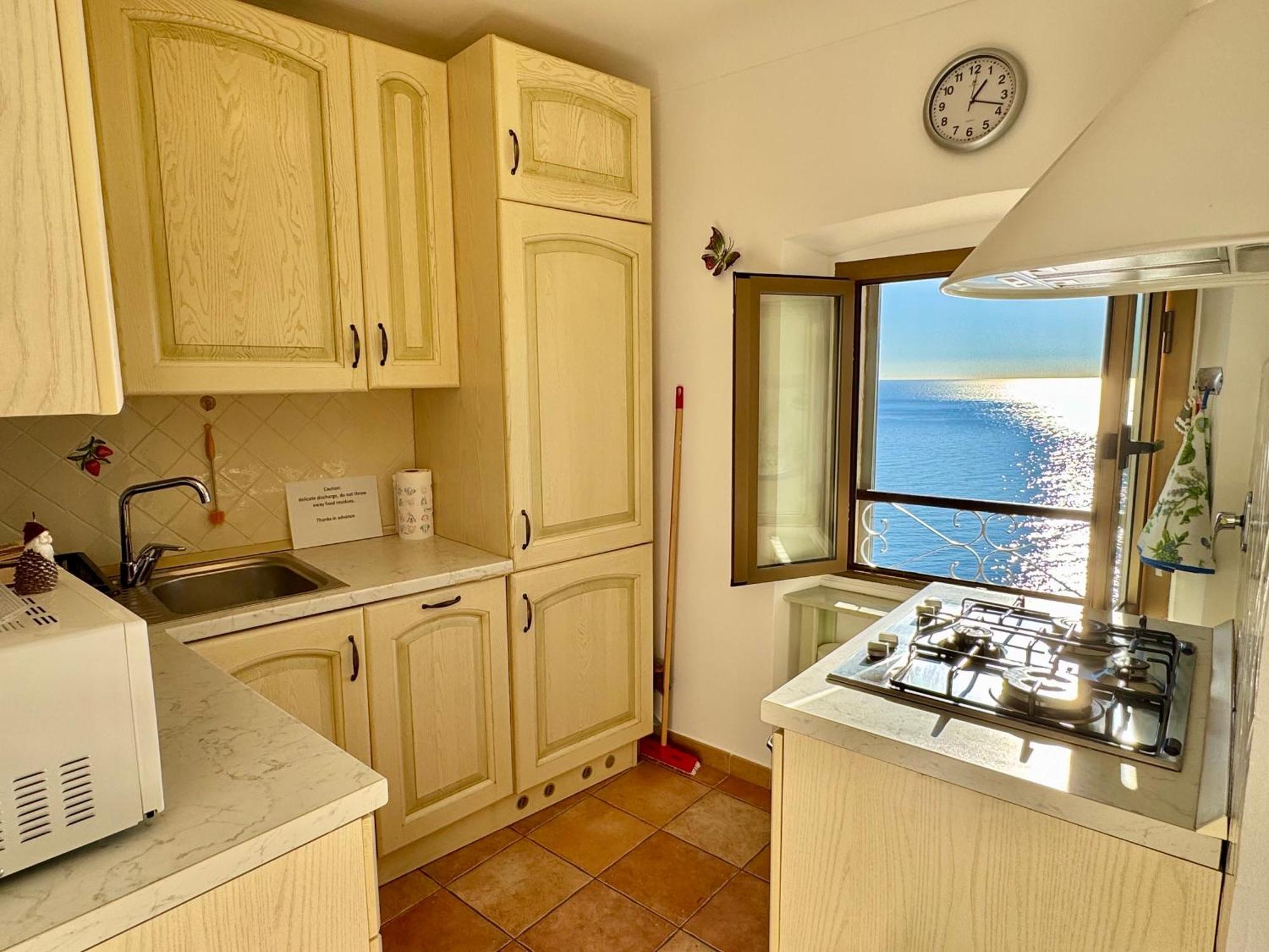 Kiss Of Sea - Balzi Rossi & Baia Beniamin Apartman Ventimiglia Kültér fotó